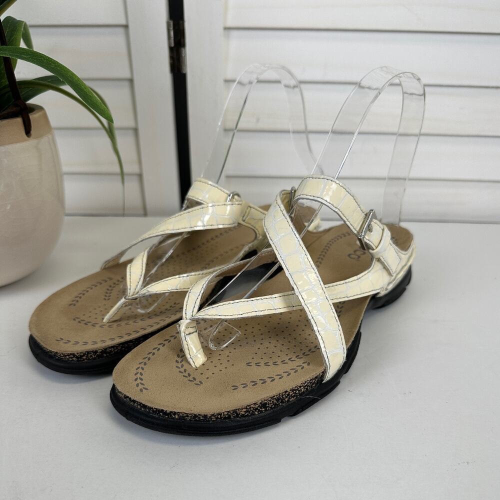 Ecco Living Cream Croc Embossed Patent Sandal Comfort Shoe EU 39 US 8-8.5